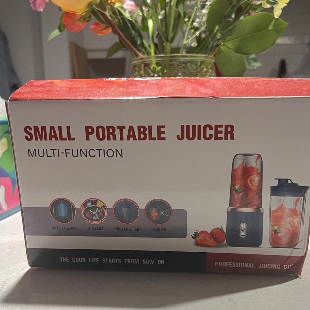 Small Portable rechargeable Blender with Cup